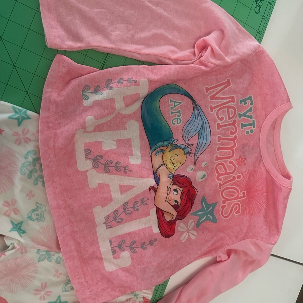 Disney Pink and White Mermaid Pajama Set size 4/5 - Picture 2 of 6